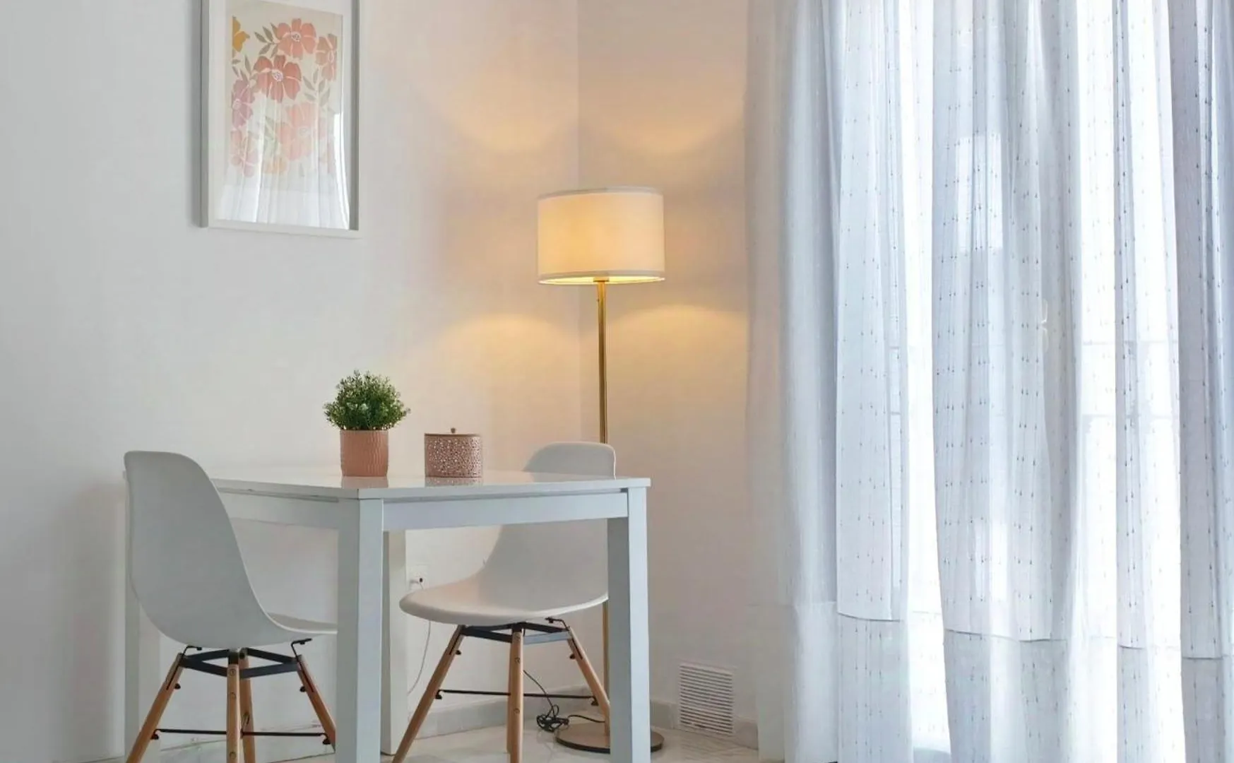 Living Sevilla & Parking Gratis kontakter